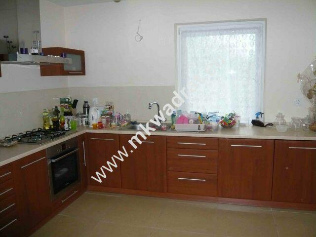 Dom parterowy z poddaszem do zaadaptowania