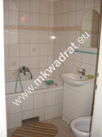 Dom z 4 mieszkaniami z ładną działką