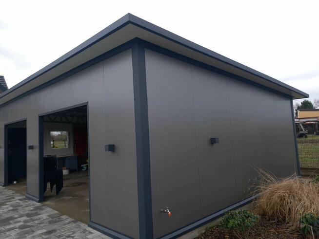 Garaz z plyty warstwowej