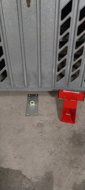 Blokada drzwi garażowych