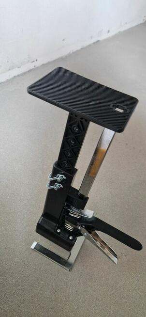 Podnośnik do szafek