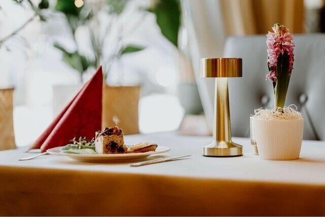 Odstąpię lokal, wyposażoną i działającą restaurację