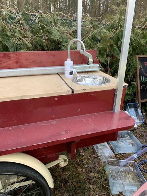 Riksza wózek na lody lub kawiarenka rower gastronomiczny