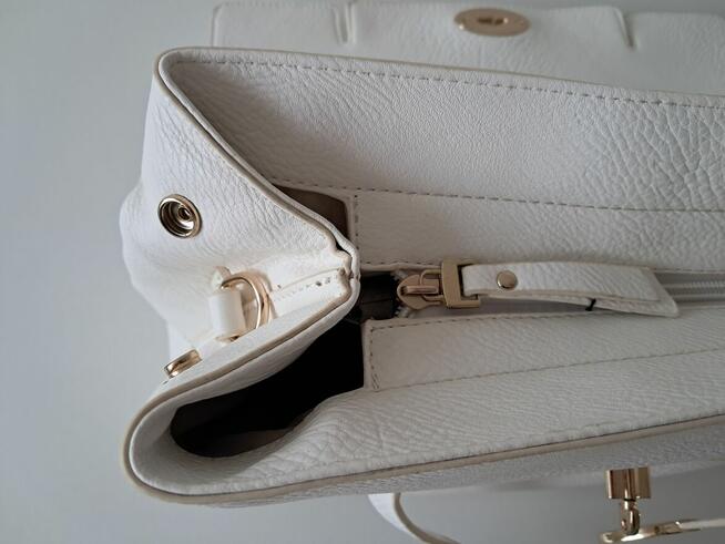 Torebka damska biała ze złotymi okuciami „Gesia Firenze