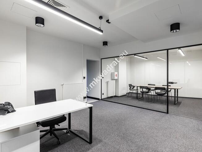 LUX 154 m 4-POK. LOKAL W BIUROWCU + 5 GARAŻY !!!