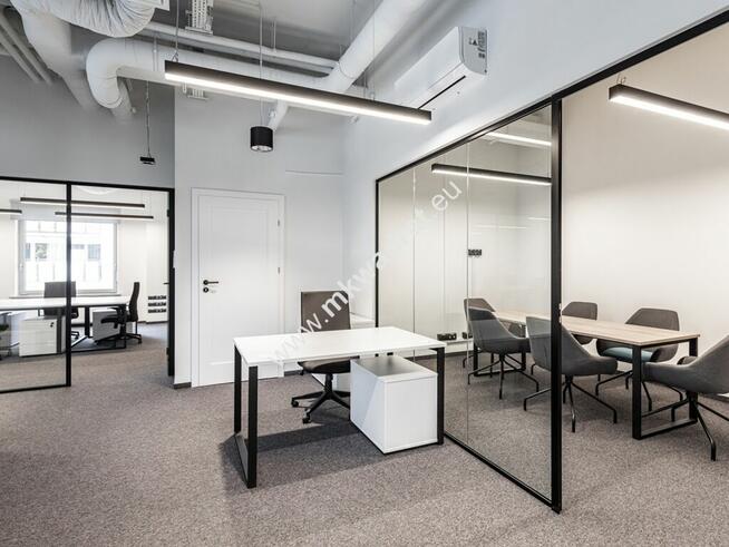 LUX 154 m 4-POK. LOKAL W BIUROWCU + 5 GARAŻY !!!