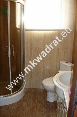 Dom na działce częściowo zalesionej