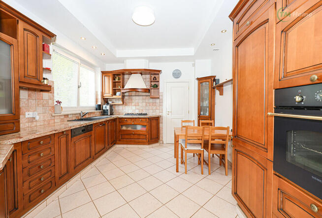 Dom na zamkniętym Osiedlu Kampinos.