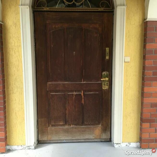 Malowanie renowacja drewnianych drzwi i okien