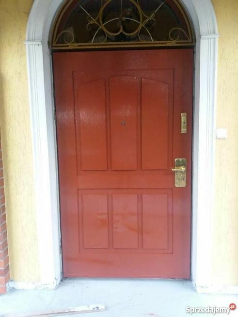 Malowanie renowacja drewnianych drzwi i okien