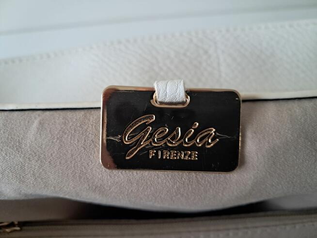 Torebka damska biała ze złotymi okuciami „Gesia Firenze