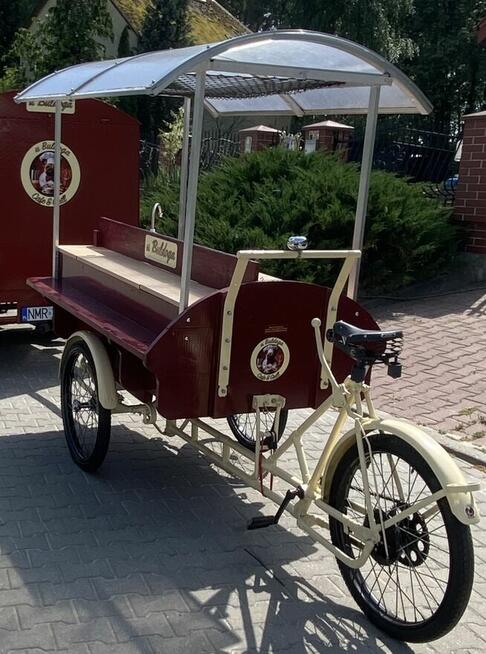Riksza wózek na lody lub kawiarenka rower gastronomiczny