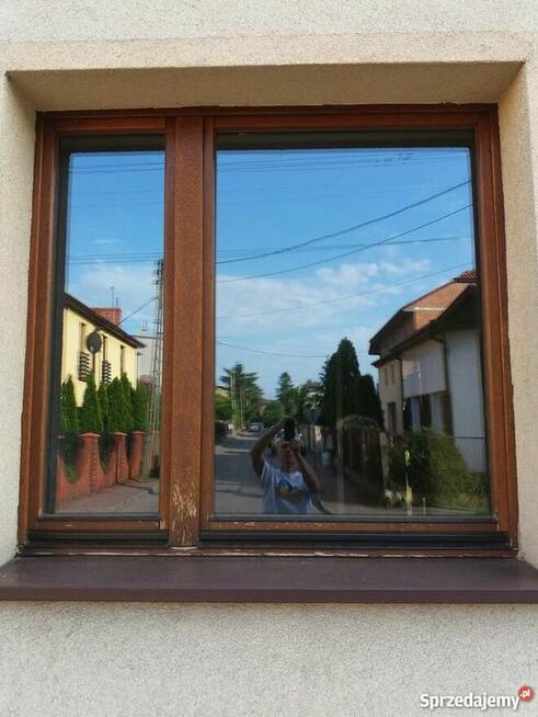 Malowanie renowacja drewnianych drzwi i okien.