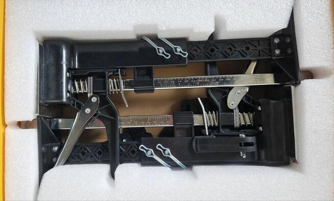 Podnośnik do szafek