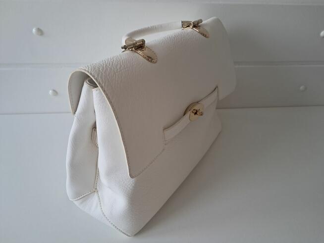Torebka damska biała ze złotymi okuciami „Gesia Firenze