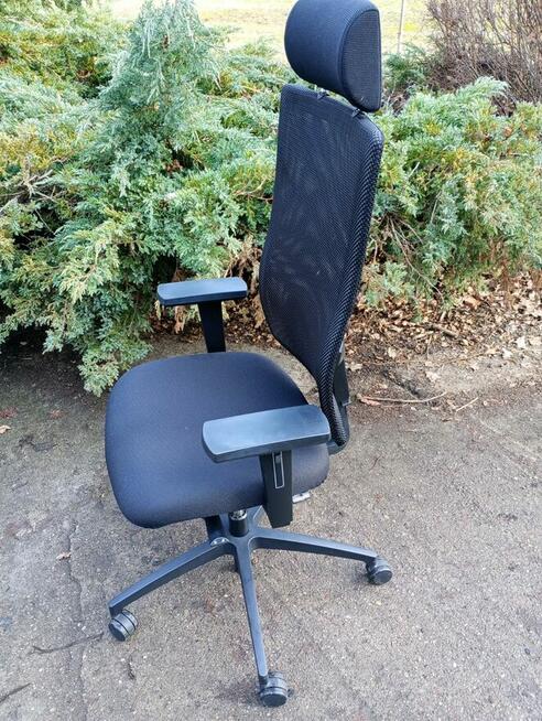 Fotel biurowy Dauphine czarny z zagłówkiem fotele krzesła