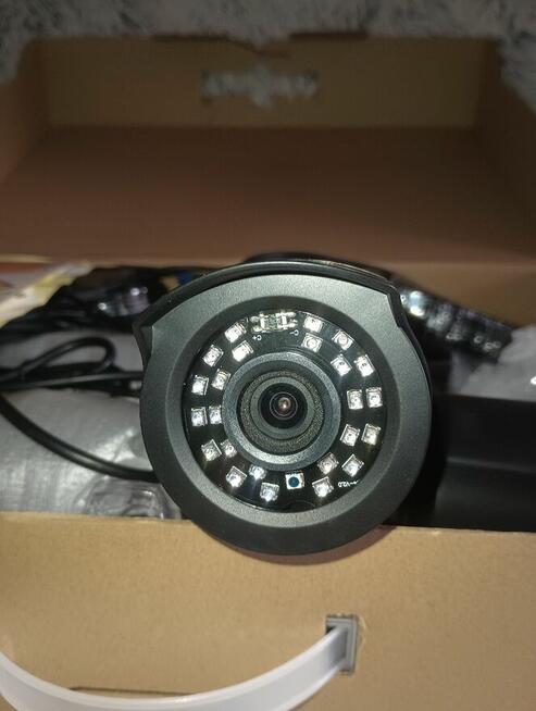 Zestaw 8 kamer, nagrywarka, zasilanie, okablowanie. Okazja!