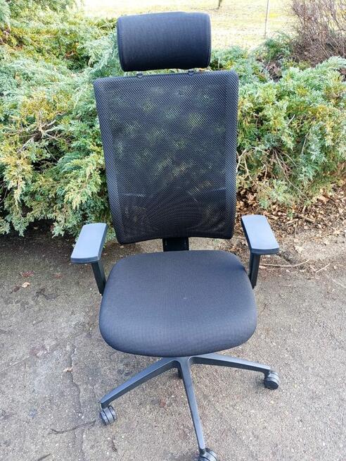 Fotel biurowy Dauphine czarny z zagłówkiem fotele krzesła