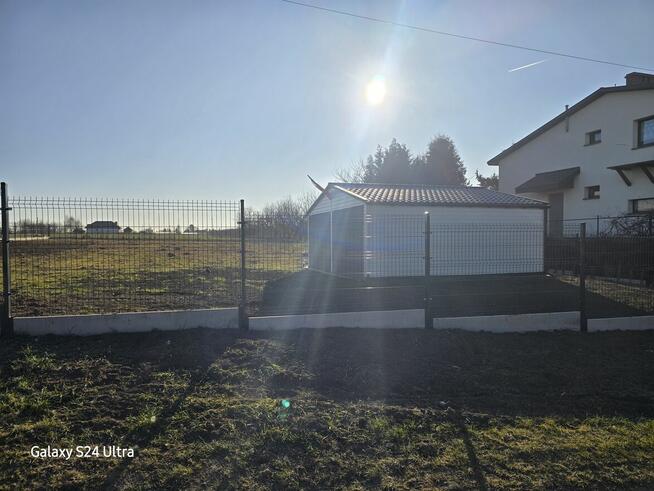 Sprzedam działkę z domem w stanie surowym zamkniętym