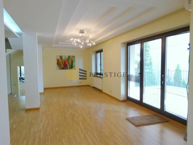 Elegancki dom z ogrodem i sauną w prestiżowej loka