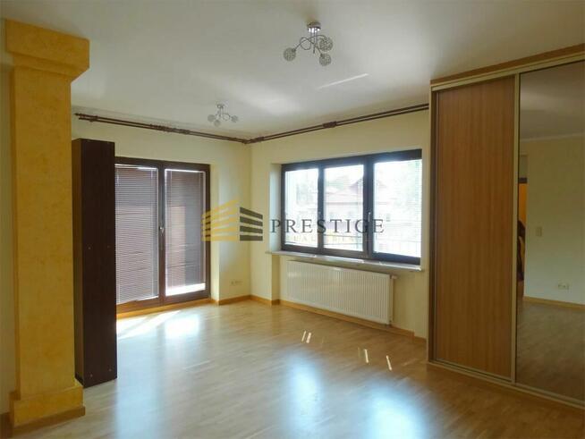 Elegancki dom z ogrodem i sauną w prestiżowej loka