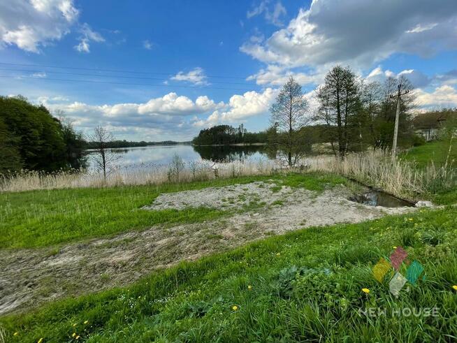Działka rekreacyjna z linią brzegową jeziora