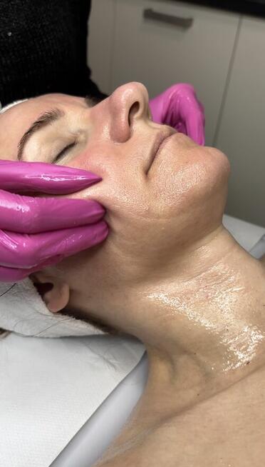 Manicure, pedicure , zabiegi na twarz i ciało