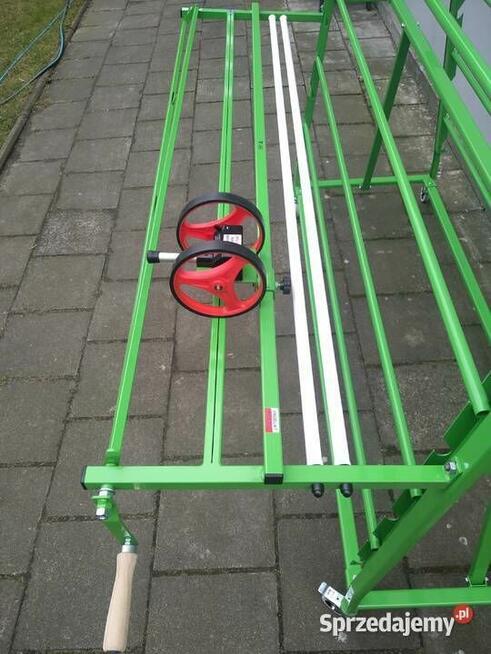 Urządzenie do przewijania, odcinania folii, agrowłókniny,