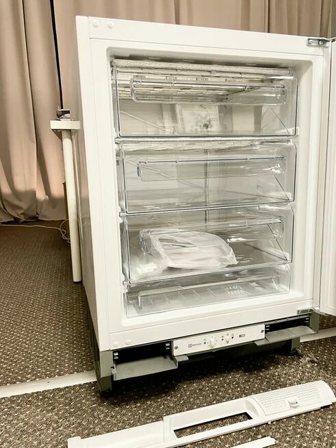 Nowa Zamrażarka Electrolux LYB2AF82S