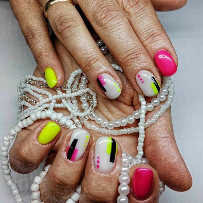 Manicure, pedicure , zabiegi na twarz i ciało