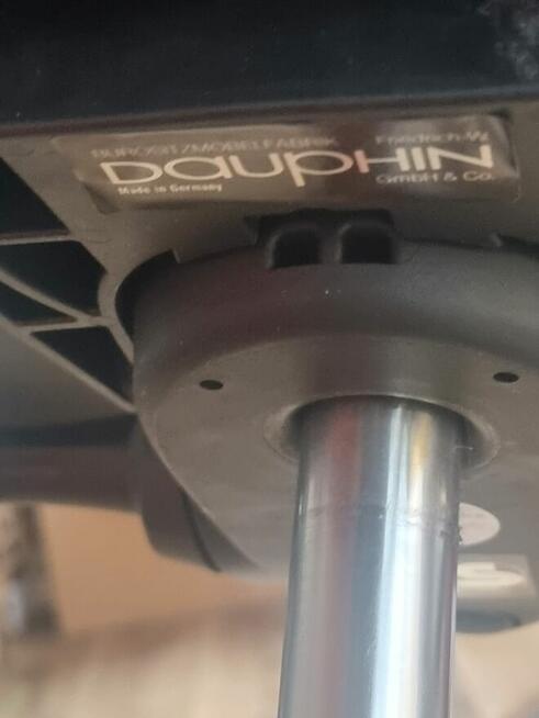 Fotel biurowy Dauphine czarny z zagłówkiem fotele krzesła