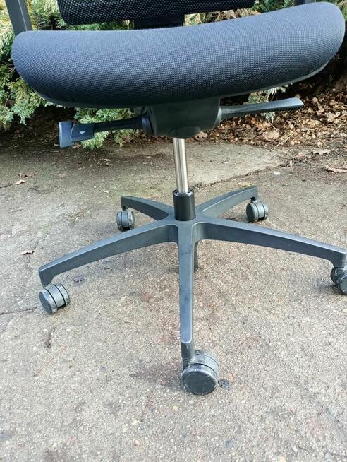 Fotel biurowy Dauphine czarny z zagłówkiem fotele krzesła