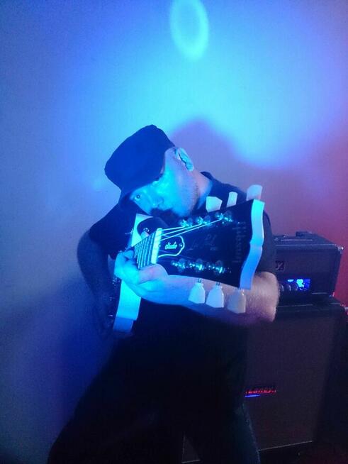 Nauka gry na gitarze online, stacjonarnie-pełna satysfakcja