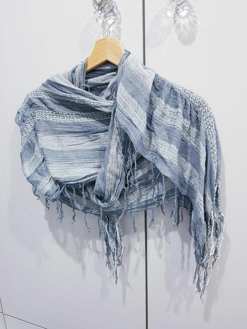 Długi damski mięciutki szalik