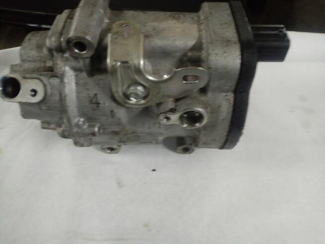 Kompresor klimatyzacji 1.8 hybryda chr prius zwv 50 corolla