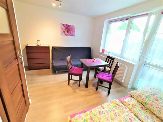 Pokoje z łazienkami aneksem kuchennym.