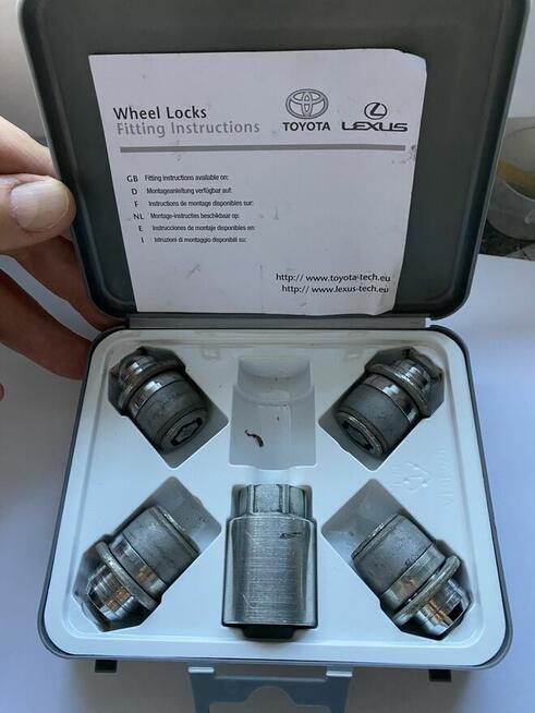 Nakrętki zabezpieczające do kół TOYOTA LEXUS