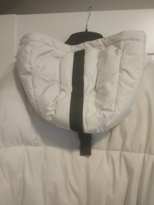 Biała zimowa kurtka długa