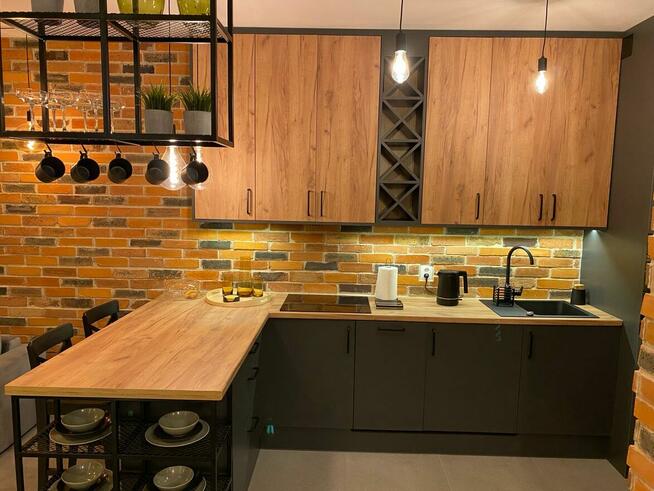 Płytki cięte ze środka cegły rozbiórkowej