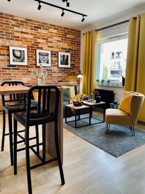 Płytki cięte ze środka cegły rozbiórkowej