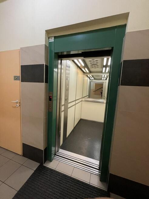 Zamienię mieszkanie dwupoziomowe na dwa mniejsze