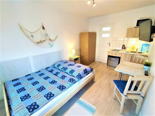 Pokoje z łazienkami aneksem kuchennym.