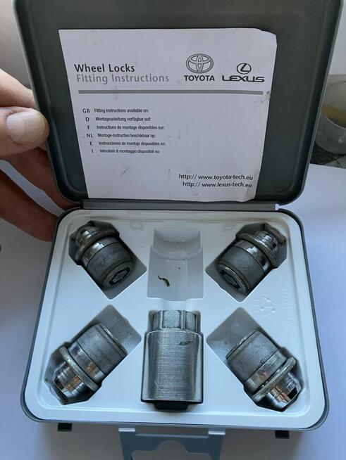 Nakrętki zabezpieczające do kół TOYOTA LEXUS