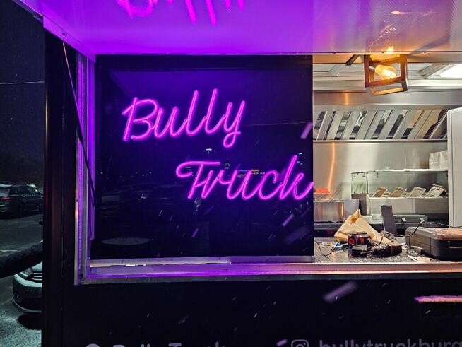 Spersonalizowane neony LED – Twój unikalny styl!