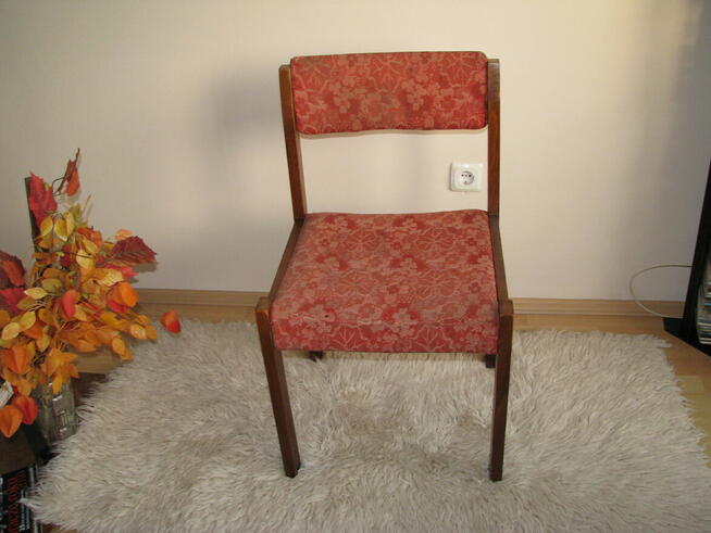 Solidne, drewniane krzesło tapicerowane PRL, Zamojskie FM