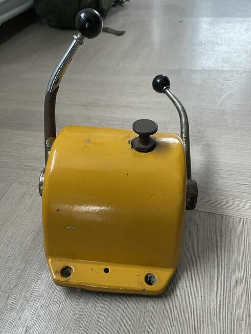 MANETKA DWUDŹWIGNIOWA