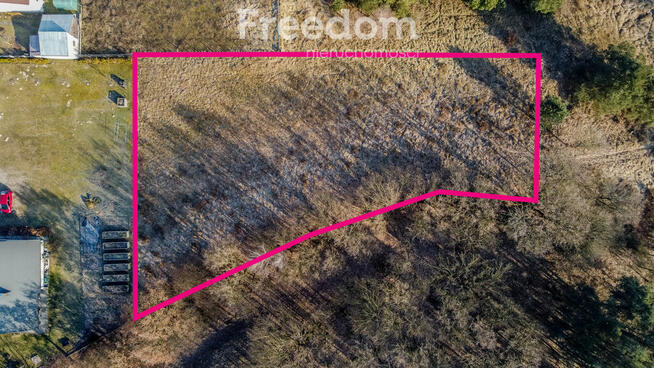 Działka z widokiem na jezioro w ciszy i spokoju