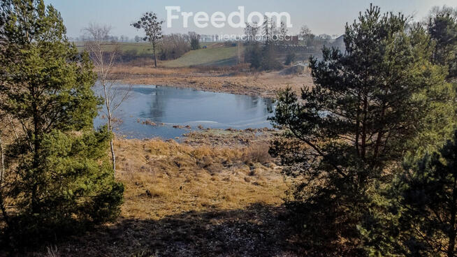 Działka z widokiem na jezioro w ciszy i spokoju