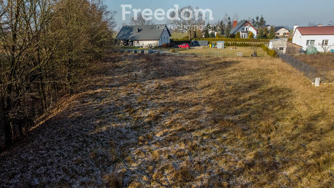 Działka z widokiem na jezioro w ciszy i spokoju