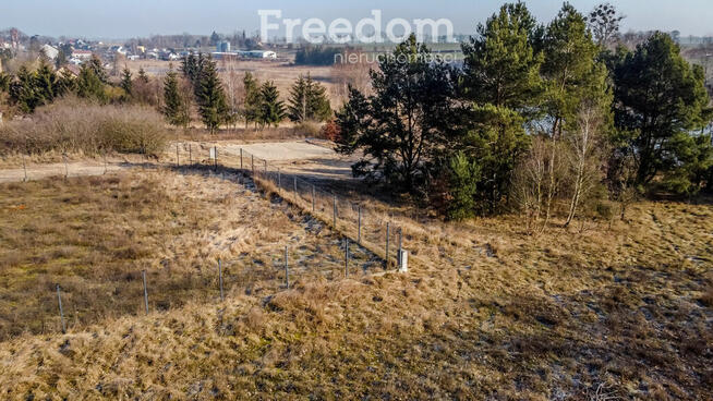 Działka z widokiem na jezioro w ciszy i spokoju